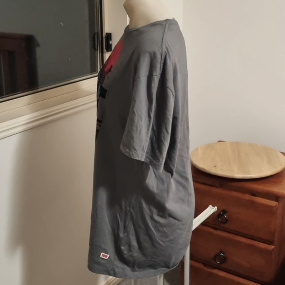 Levi's Men's Grey T-shirt with various Vintage Levi's Images on Front Size XXL - Picture 2 of 11